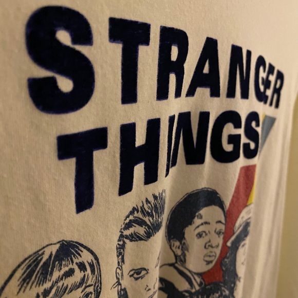 Stranger Things © Long Sleeve Velvet Lettering - Picture 2 of 5
